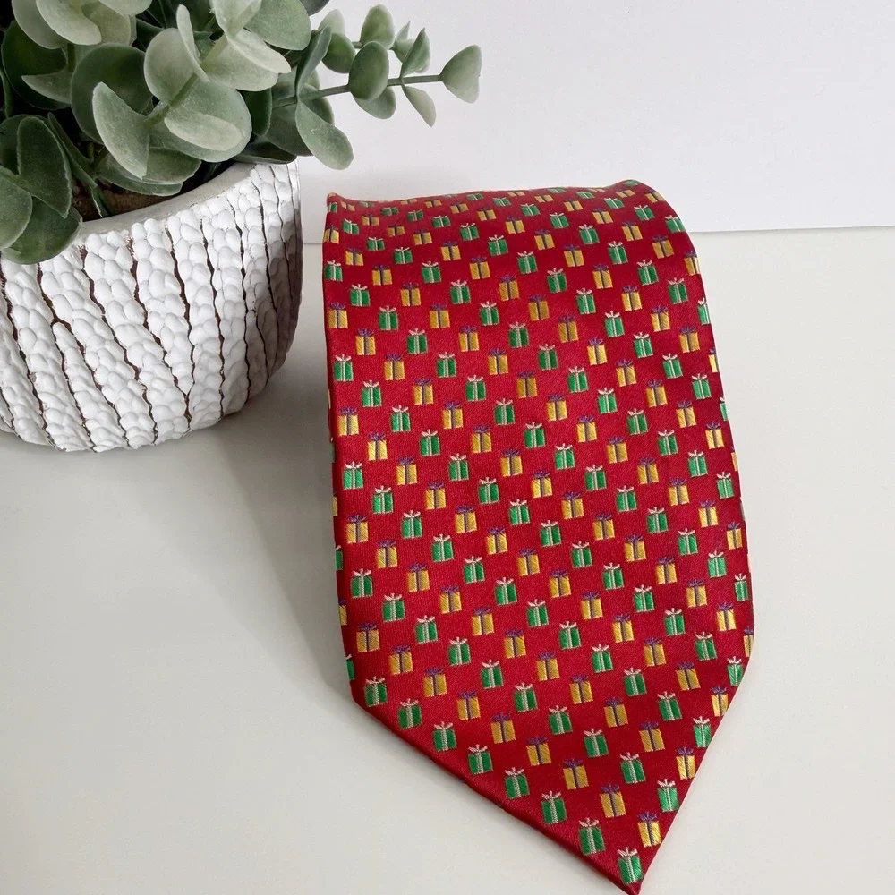 NWOT Izod Mens Silk Necktie Christmas Present‎ Red Green Gold 3 7/8 x 59